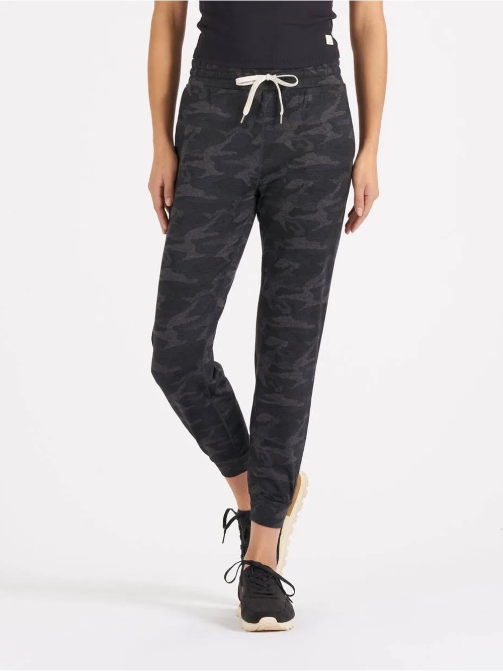 Vuori Black Camo Joggers VGUC